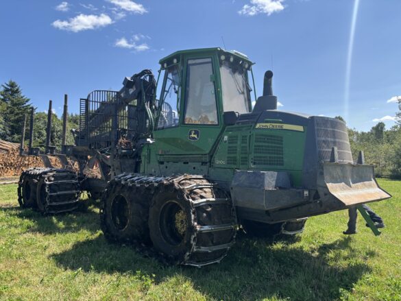 2022 John Deere 1210G Transporteur 6750 heures