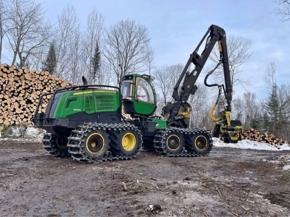 2016 John Deere 1270E Abatteuse faconneuse sur roues 14 800 heures